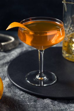 Soğuk Serinletici İrlandalı Sarışın Viski Kokteyli Turuncu ve Şeri