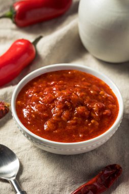 Ev yapımı Red Harissa Yapıştırıcısı