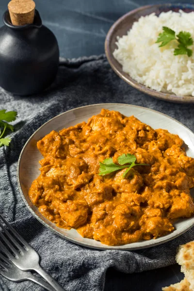 Hemlagad Indisk Kokosnöt Kyckling Curry Med Ris Och Naan Bröd — Stockfoto