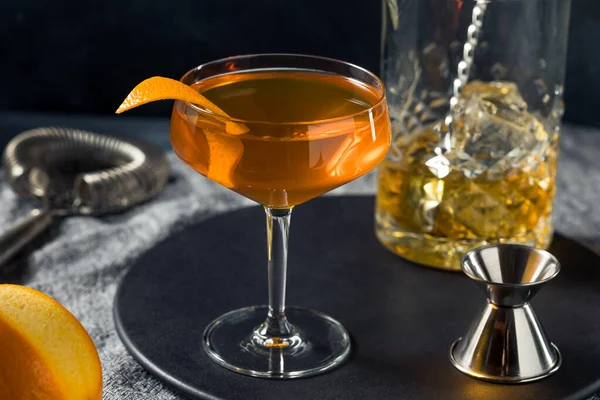 Cold Refresh Boozy Irish Blonde Whiskey Cocktail Orange Sherry — стокове фото
