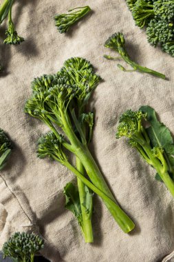 Çiğ Organik Brokoli Taze Sebze Pişirmeye Hazır