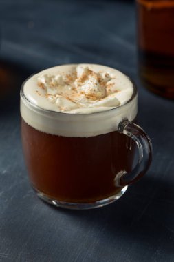 Viski ve kremalı İrlanda Kahvesi