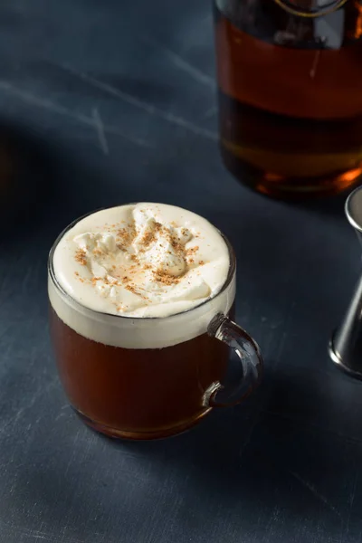 Boozy Warm Irish Coffee Med Whisky Och Vispgrädde — Stockfoto