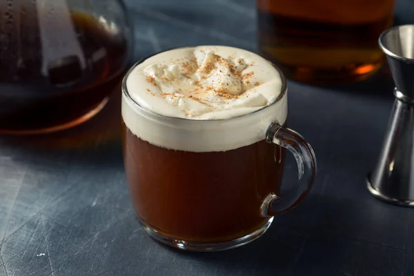 Boozy Warm Irish Coffee Med Whisky Och Vispgrädde — Stockfoto