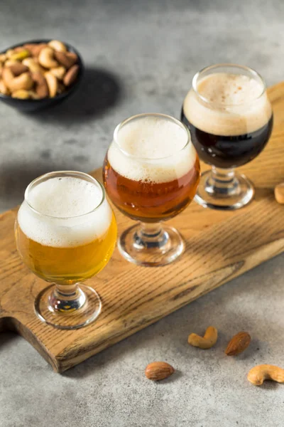 Kall Uppfriskande Craft Beer Flight Bricka — Stockfoto