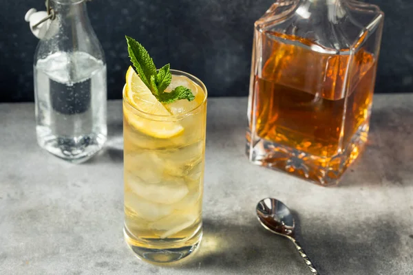Boozy Refresh Green Tea Highball Cocktail Whiskey Lemon — стокове фото