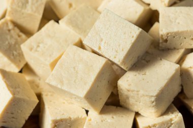 Çiğ beyaz organik ekstra soya fasulyesinden yapılmış tofu firması.