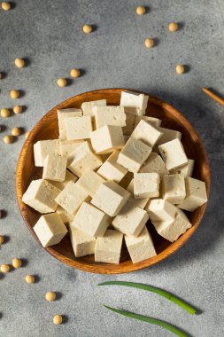 Çiğ beyaz organik ekstra soya fasulyesinden yapılmış tofu firması.