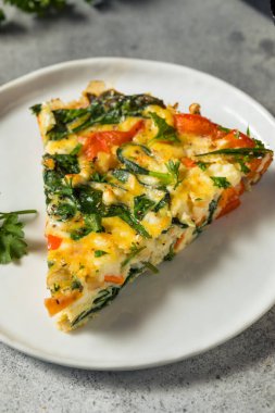 Ev yapımı yumurta ve Feta ile ıspanaklı Frittata.
