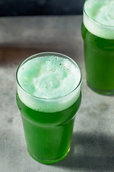 Koud Verfrissend Groen Bier Een Glas Voor Patricks Day — Stockfoto