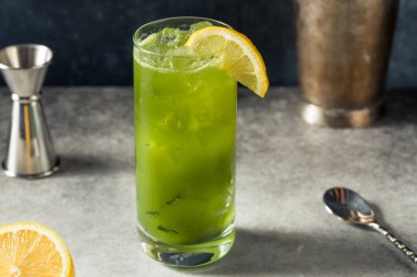 Limon ve Soda ile Soğuk Kibrit Viski Viskisi