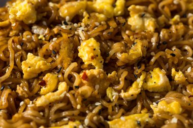 Homemand Moda Anında Ramen Eriştesi Yumurta ve Soya Sosu ile Kızartma