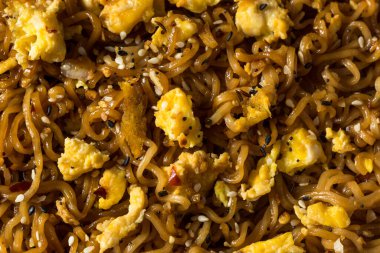 Homemand Moda Anında Ramen Eriştesi Yumurta ve Soya Sosu ile Kızartma