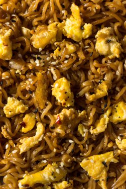 Homemand Moda Anında Ramen Eriştesi Yumurta ve Soya Sosu ile Kızartma