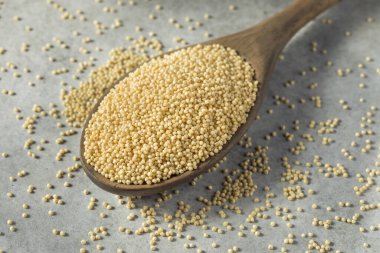 Çiğ Organik Millet Tanesi Pişirmeye Hazır