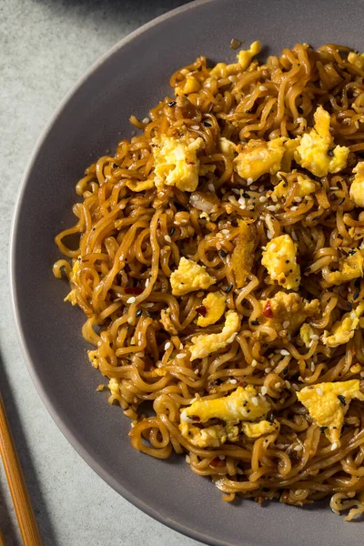 Homemand Trendy Instant Ramen Macarrão Agitar Fritar Com Ovos Molho — Fotografia de Stock