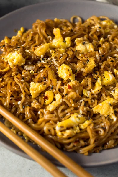 Hem Trendig Omedelbar Ramen Noodle Stir Fry Med Ägg Och — Stockfoto