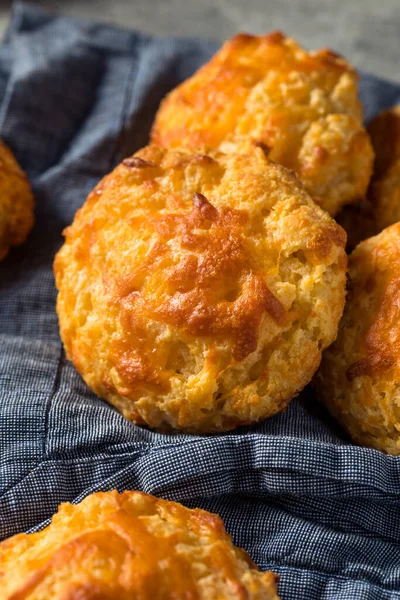 Hemlagad Kärnmjölk Cheddar Kex Redo Att Äta — Stockfoto