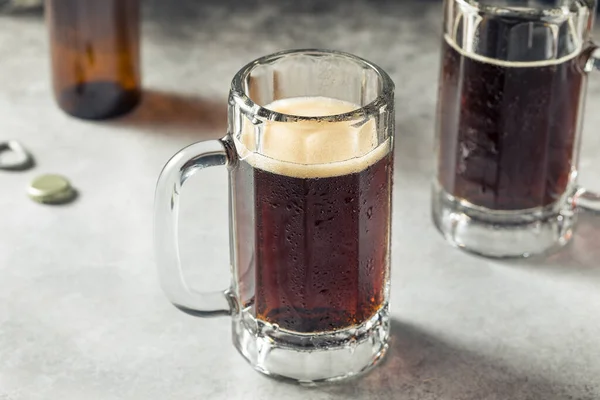 Cold Refreshing Root Beer Soda Glass — Stock Photo, Image