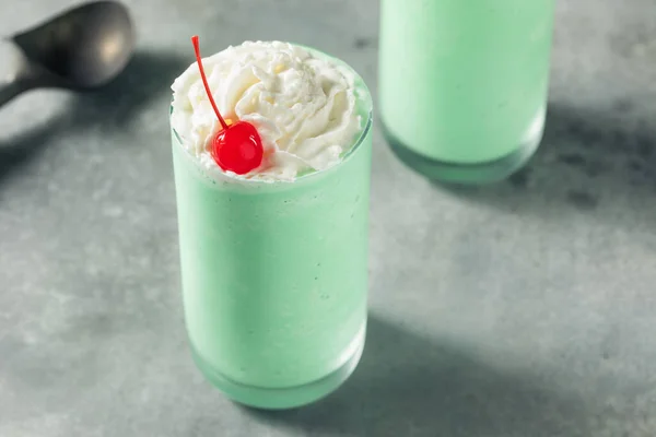 Hemlagad Patricks Mint Milkshake Med Vispgrädde — Stockfoto