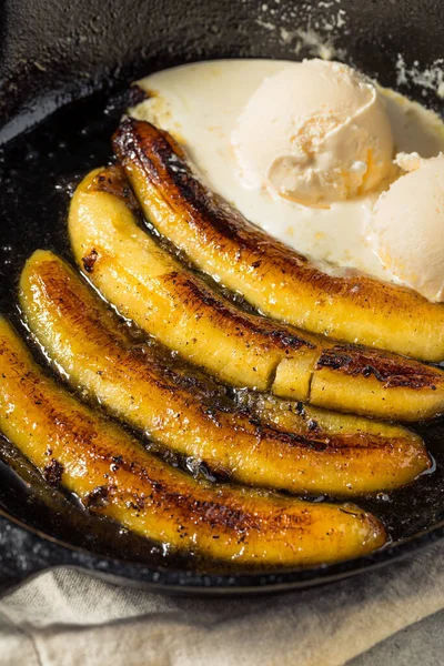 Домашний Саутад Бананы Фостер Десерт Мороженым — стоковое фото