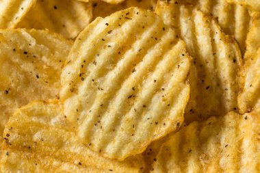 Tuz ve Biber Kırışmış Patates cipsi kasede