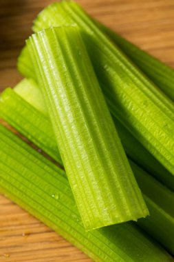 Çiğ Yeşil Organik Kereviz Takipçileri