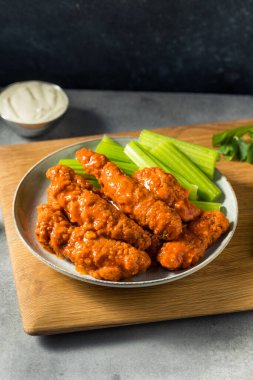 Kereviz ve Mavi Peynirli Ev Yapımı Bufalo Tavuk Tenceresi