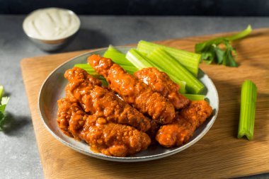 Kereviz ve Mavi Peynirli Ev Yapımı Bufalo Tavuk Tenceresi