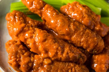 Kereviz ve Mavi Peynirli Ev Yapımı Bufalo Tavuk Tenceresi