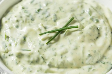 Fesleğen ve soğanlı ev yapımı Savory Herby Mayonezi
