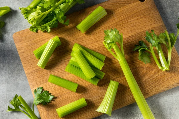 Raw Green Organic Selery Stalks Een Bunch — Stockfoto