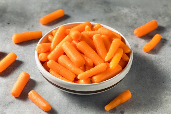 Raw Orange Organic Baby Carrots Bowl — Stock Photo, Image