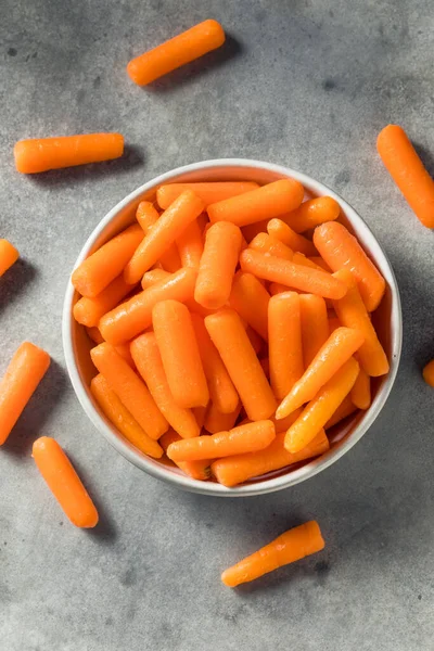 Raw Orange Organic Baby Carrots Bowl — Stock Photo, Image