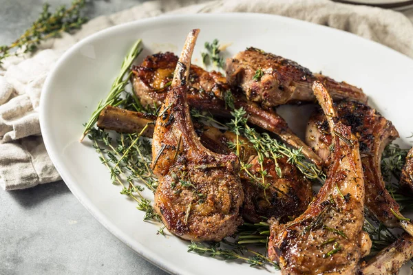 Kekik ve Biberiyeli Ev Yapımı Kuzu Pirzolası