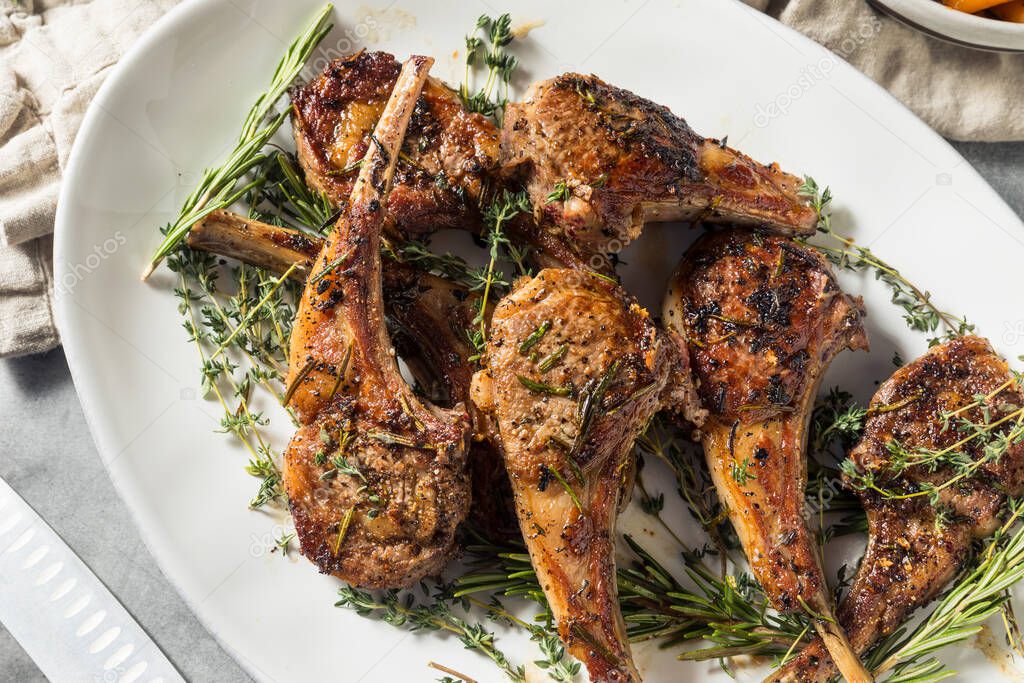 Homemade Roasted Lamb Chops with Thyme and Rosemary