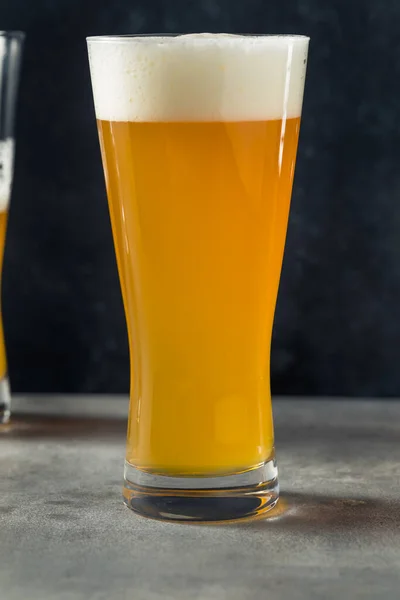 Холодное Освежение Пива Высоких Стаканах — стоковое фото
