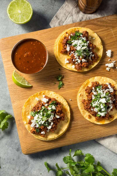 Σπιτικά Μεξικάνικα Chorizo Tacos Κρεμμύδι Και Cilantro — Φωτογραφία Αρχείου