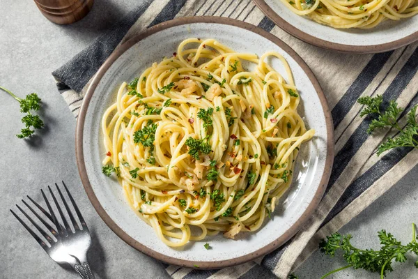 Zelfgemaakte Italiaanse Spaghetti Algio Olio Met Knoflook Parmezaanse Kaas — Stockfoto