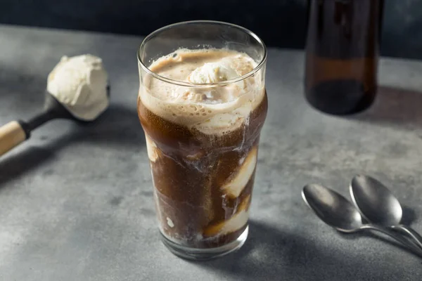 Gelato Freddo Stout Birra Galleggiare Bicchiere Pinta — Foto Stock