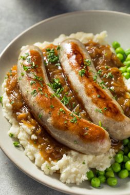 Ev yapımı İngiliz Sosisi ve soğan soslu patates püresi