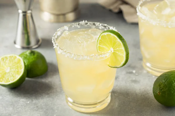 Bebida Refrescante Clássico Margarita Cocktail Com Sal Limão — Fotografia de Stock