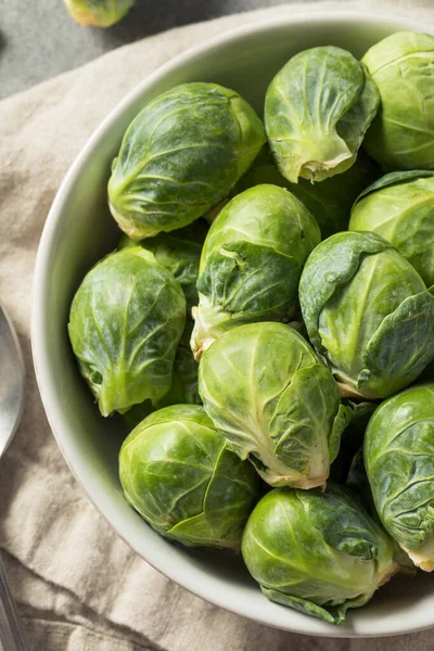 Rohe Grüne Bio Rosenkohl Rosenkohl Kochfertig — Stockfoto