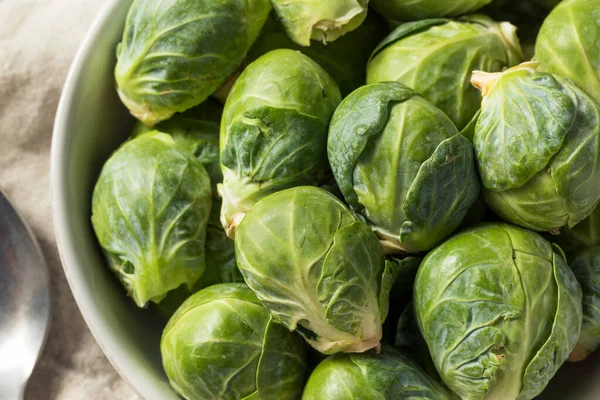 Raw Green Biologische Brusselse Pruimen Klaar Koken — Stockfoto