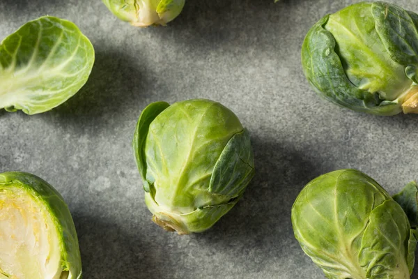 Brotes Bruselas Orgánicos Verdes Crudos Listos Para Cocinar —  Fotos de Stock