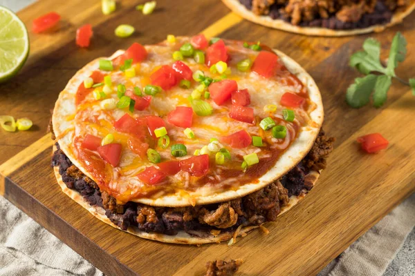 Quesadilla Pizza Mexicaine Maison Avec Haricots Boeuf Sauce Enchilada — Photo