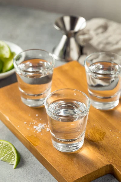 Minuman Tequila Refreshing Dengan Lime Dan Garam — Stok Foto