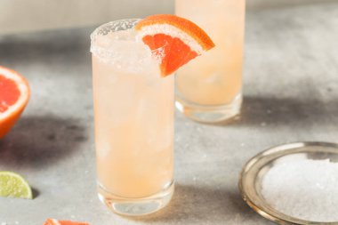 Soğuk Serinletici Tekila Paloma Üzüm ve Tuz Kokteyli