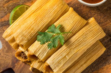 Salsa ve kremalı ev yapımı sığır eti.