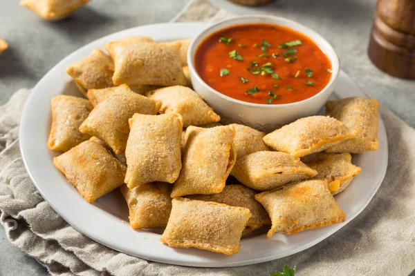 Σπιτική Microwaved Κατεψυγμένη Πίτσα Rolls Marinara Σάλτσα — Φωτογραφία Αρχείου